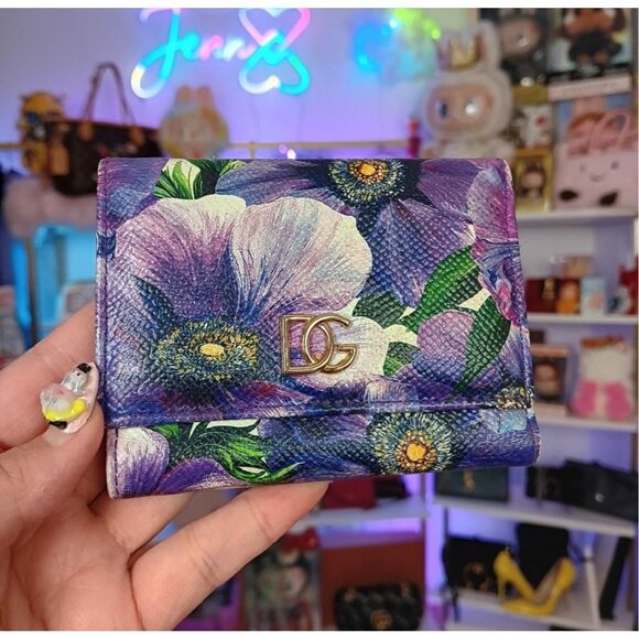 D&G Limited Edition Rare Purple Leather Floral Daisy Compact Tri-Fold Wallet - Picture 1 of 11